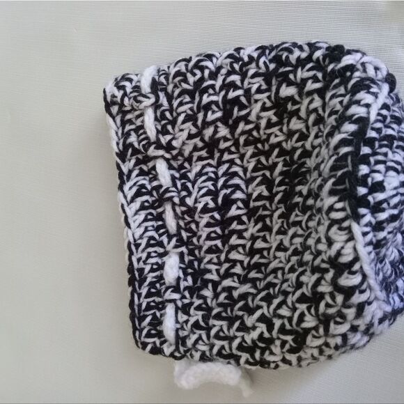 Handmade Black & White Large Acrylic Yarn Crochet Adjustable Drawstring Dice Bag - Picture 11 of 12